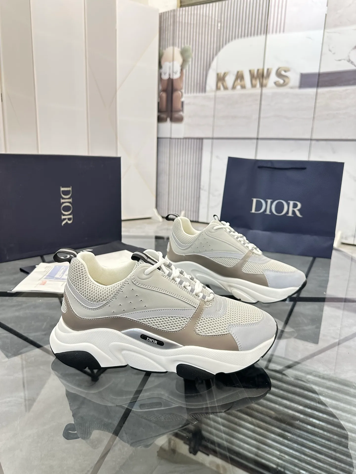 Men's shoes: 💰P460¥ Ready in Guangzhou, fully packaged Product trademark: Dior* "Dior*" low-top casual shoes Regular size: 38-46 (can be customized to 47) B22 Product materials: imported cowhide leather upper spliced ​​with original fabric, breathable lining, original outsole. Number: 920